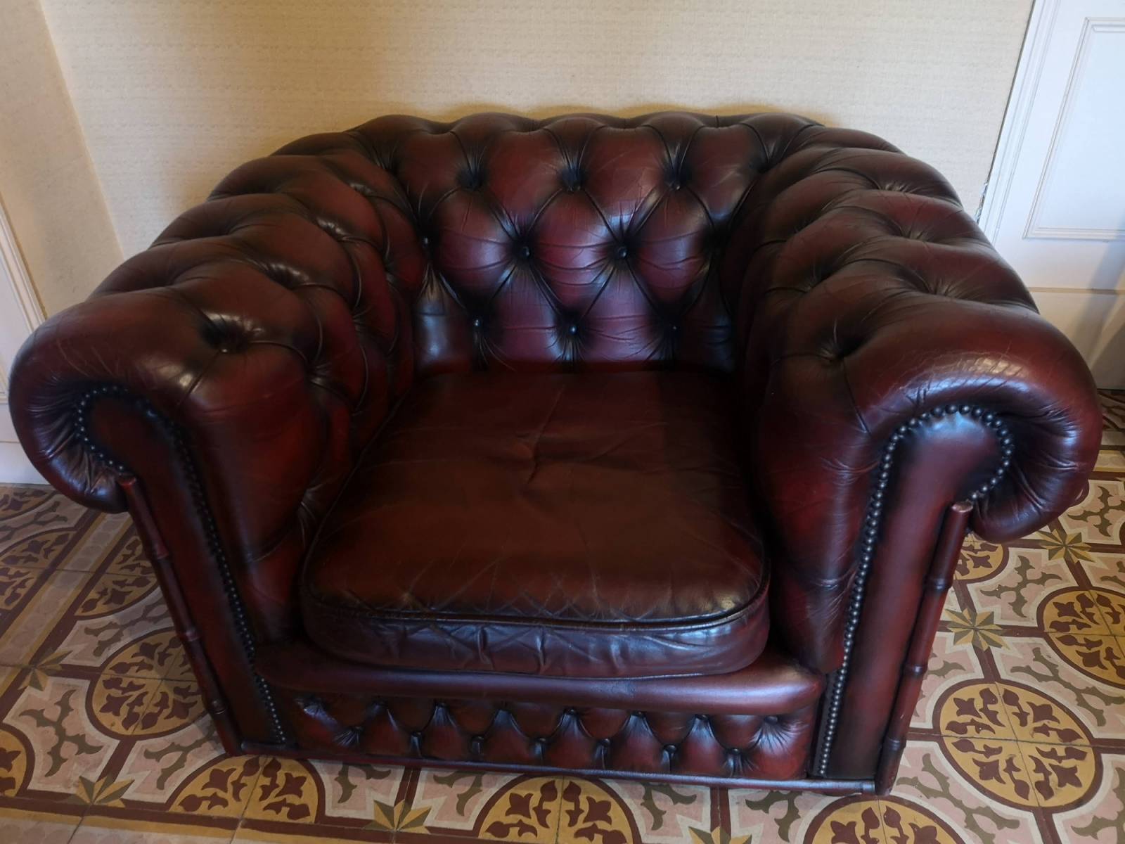 commander fauteuil chesterfield cuir bordeaux occasion pas cher proche La Rochelle