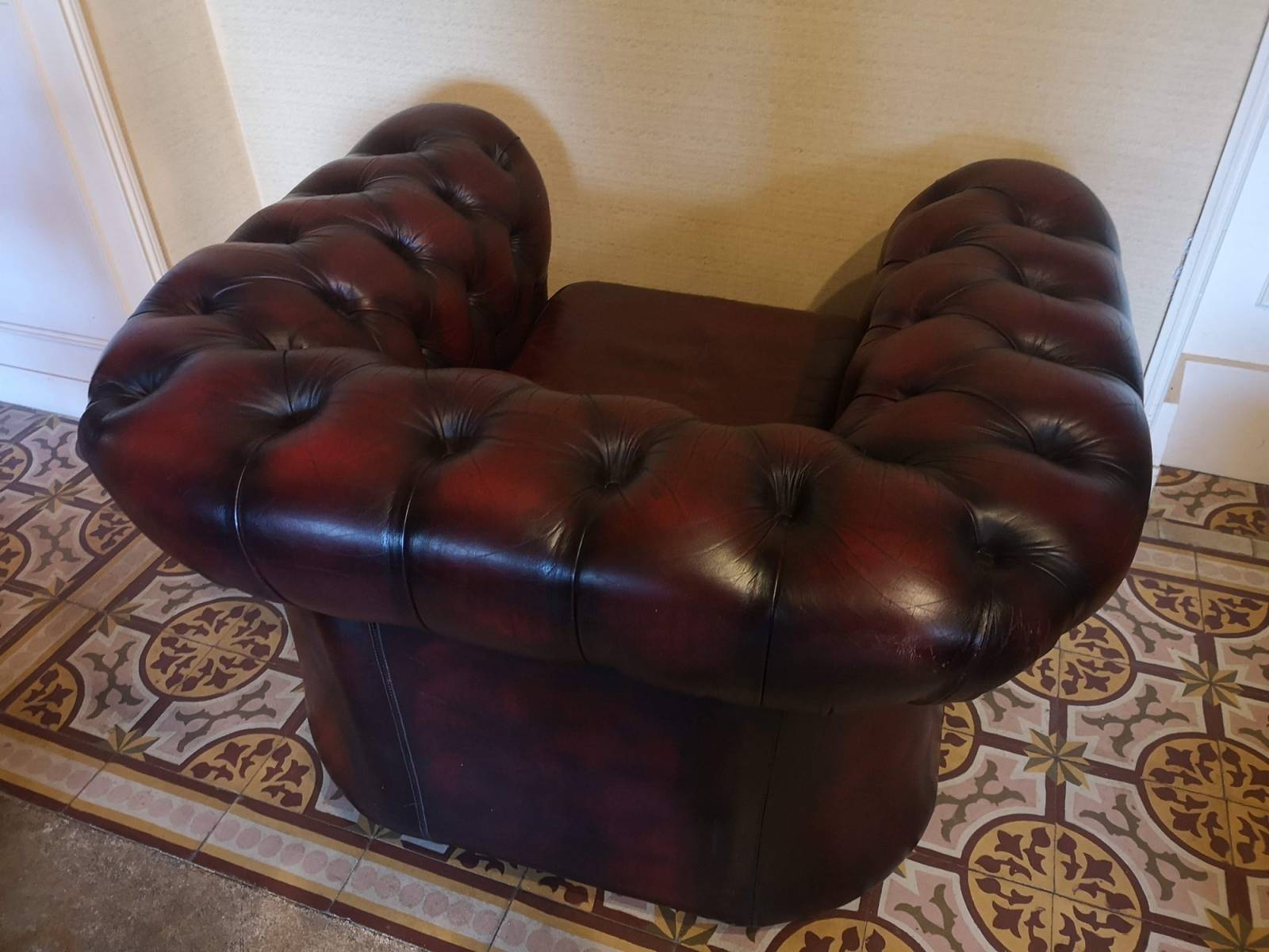 acheter fauteuil chesterfield cuir bordeaux qualité premium proche La Rochelle