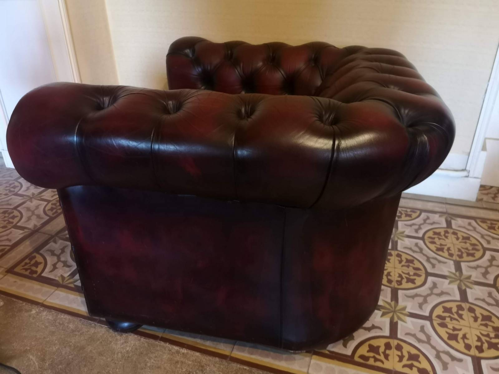 vends fauteuil chesterfield cuir bordeaux seconde main proche La Rochelle