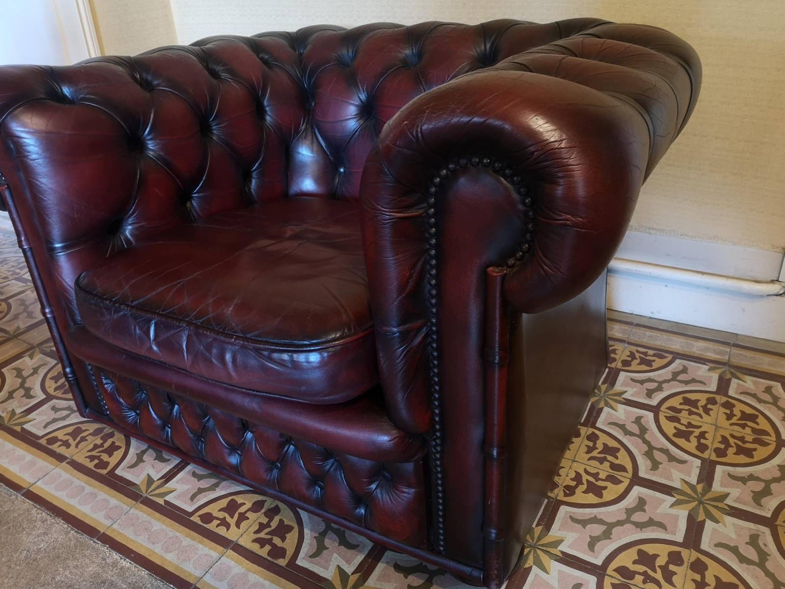 achat en ligne fauteuil chesterfield cuir bordeaux vintage proche Tours