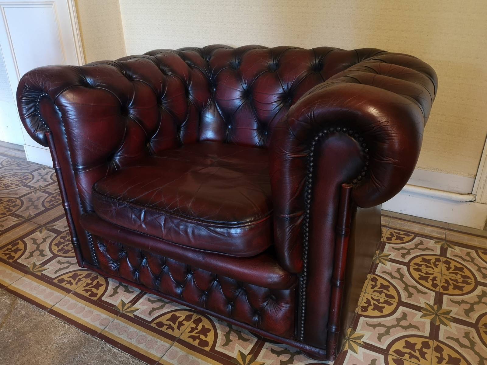 achat fauteuil chesterfield cuir bordeaux style décoration industrielle proche La Rochelle
