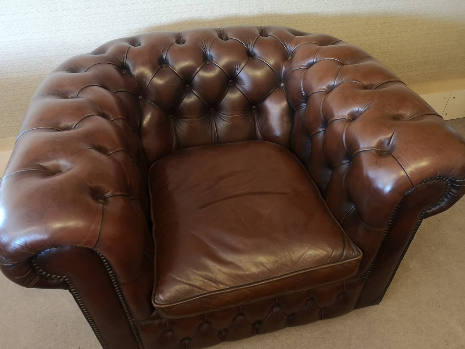 achat fauteuil chesterfield cuir marron haut de gamme proche Paris