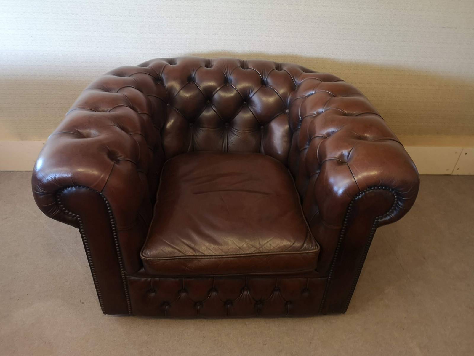 trouver fauteuil chesterfield cuir marron authentique chesterfield proche Paris