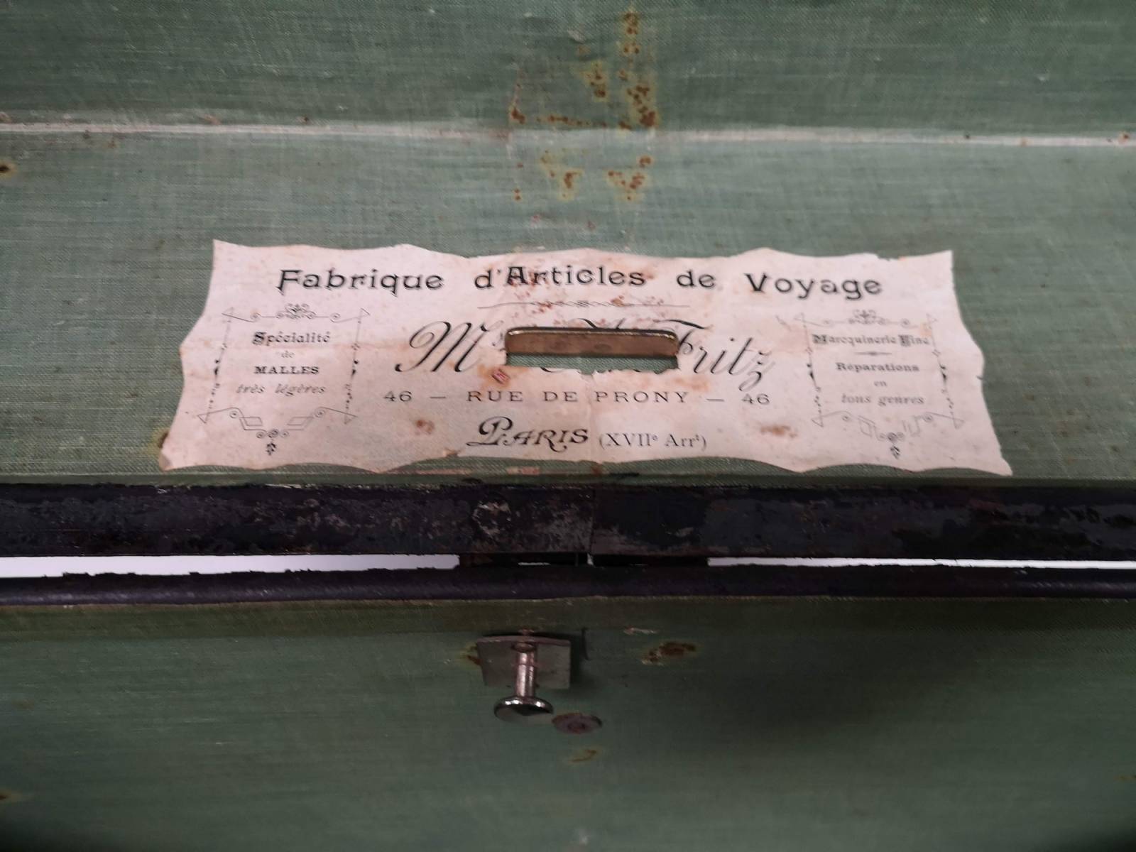 vends boîte à chapeaux ancienne proche Lyon