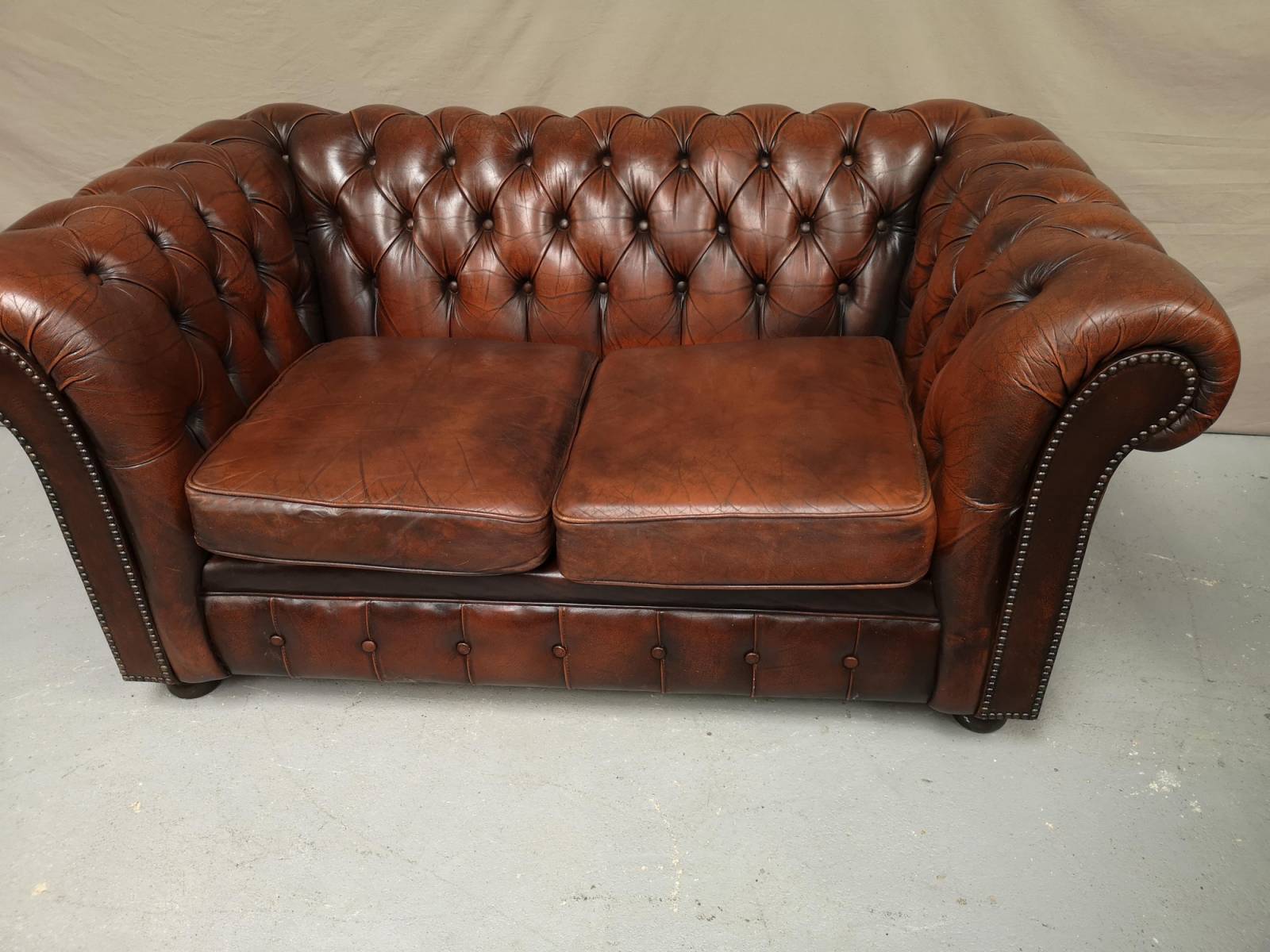 vente en ligne canapes chesterfield cuir deux places deuxième main proche Lyon