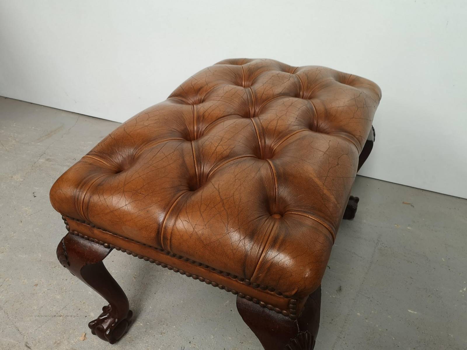 trouver repose pieds chesterfield cuir marron occasion proche Nice