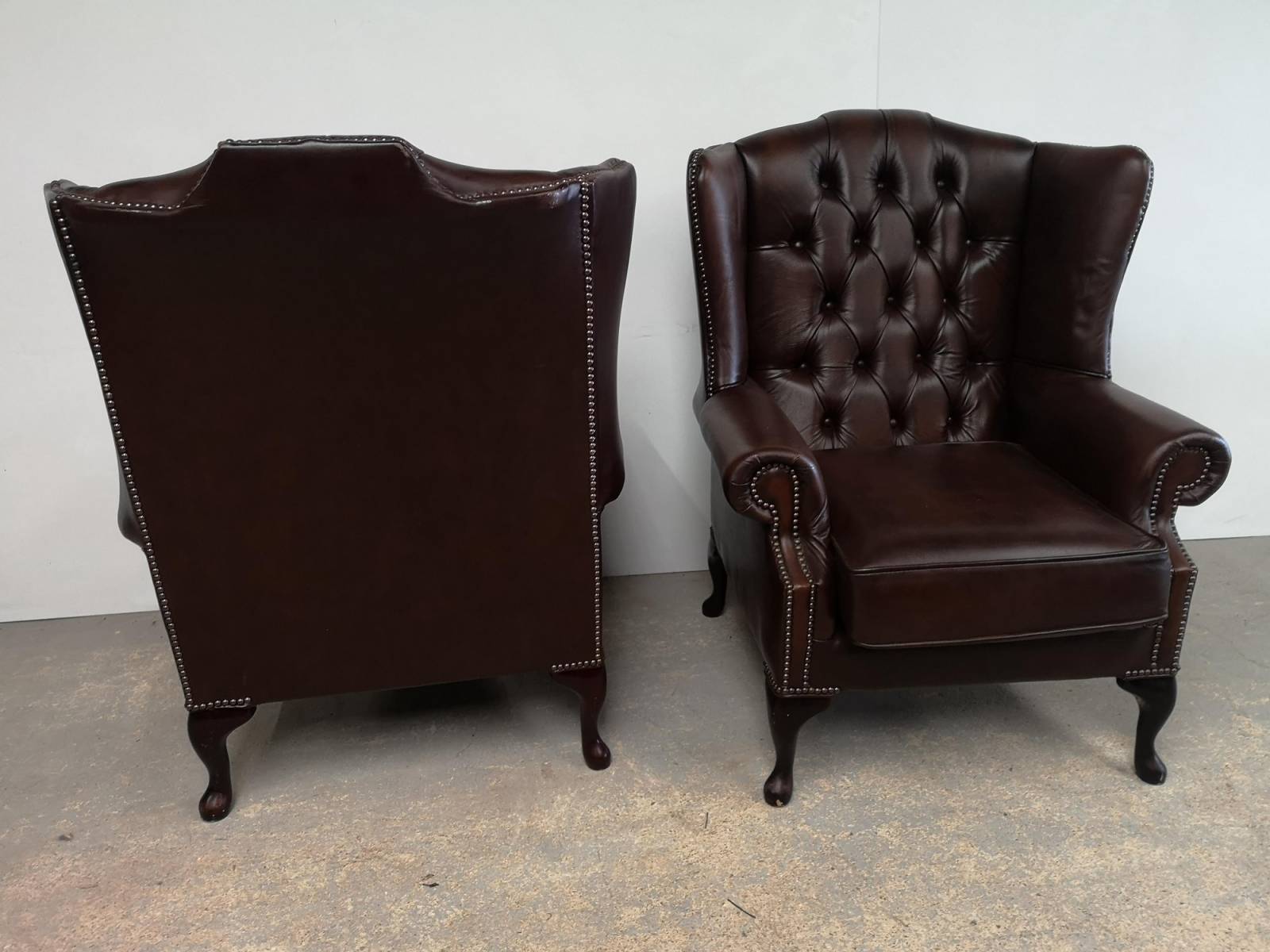 se faire livrer fauteuils chesterfield cuir marron originaux proche Nantes
