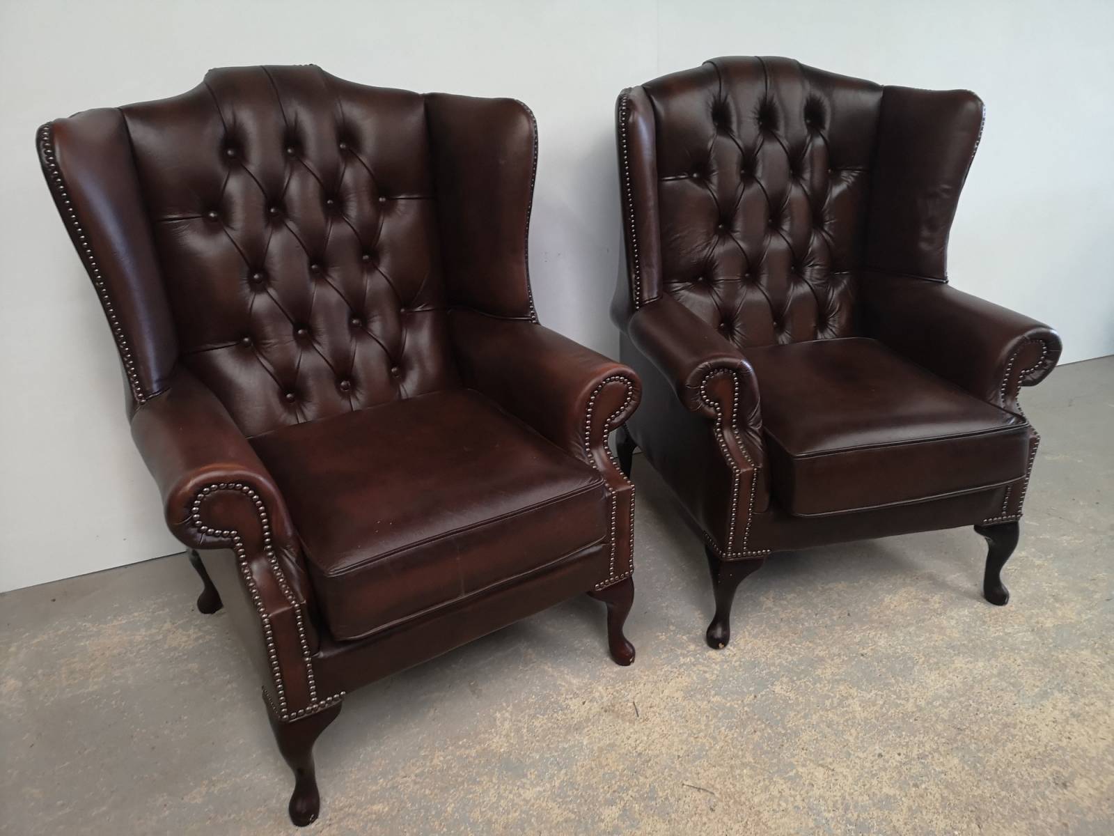 a vendre fauteuils chesterfield cuir marron import direct Angleterre proche Nantes