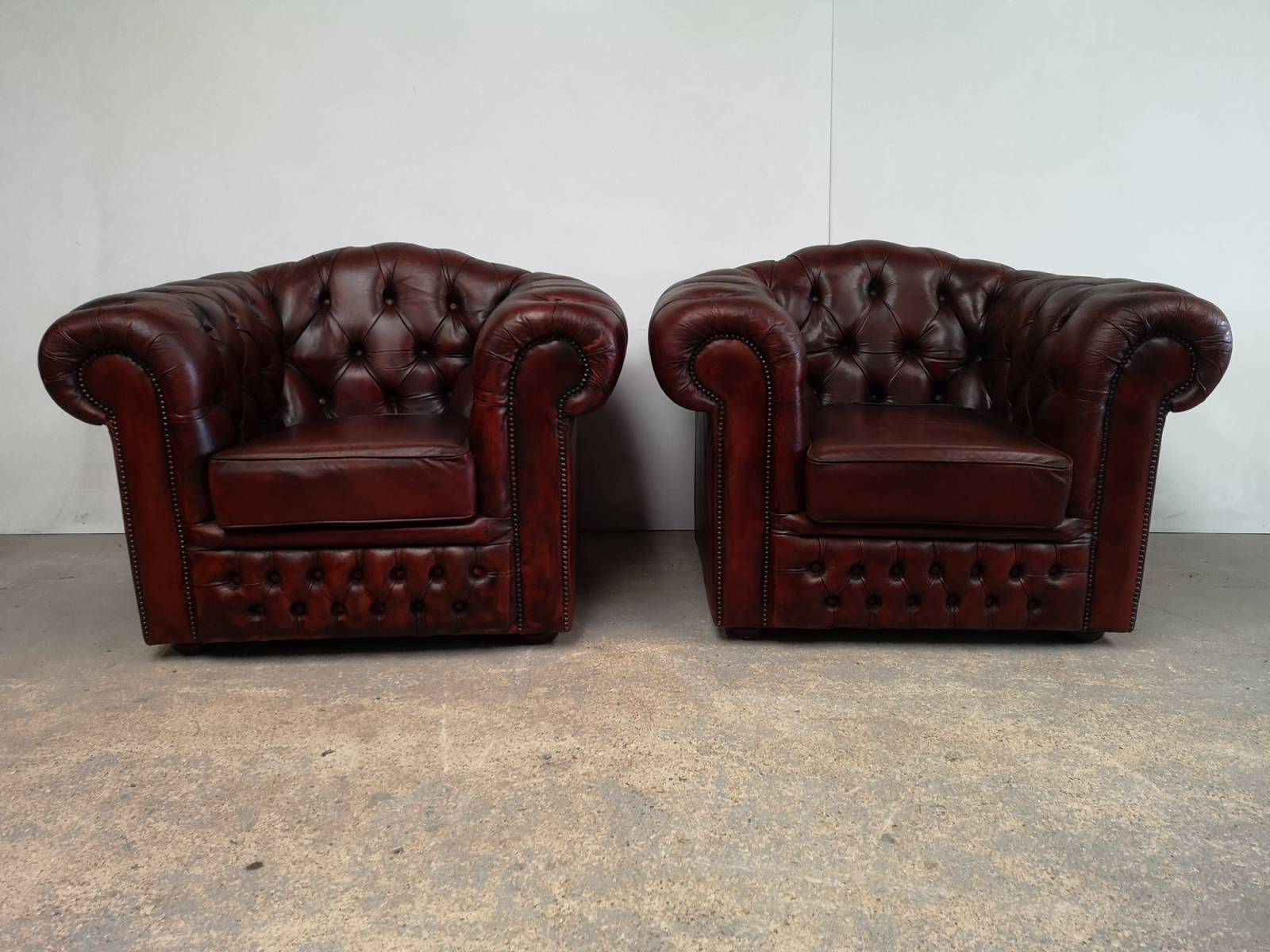 acheter fauteuils chesterfield cuir bordeaux vintage proche Lyon