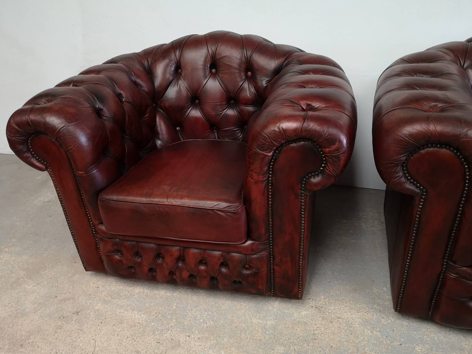 vente fauteuils chesterfield cuir bordeaux vintage anglais proche Lyon