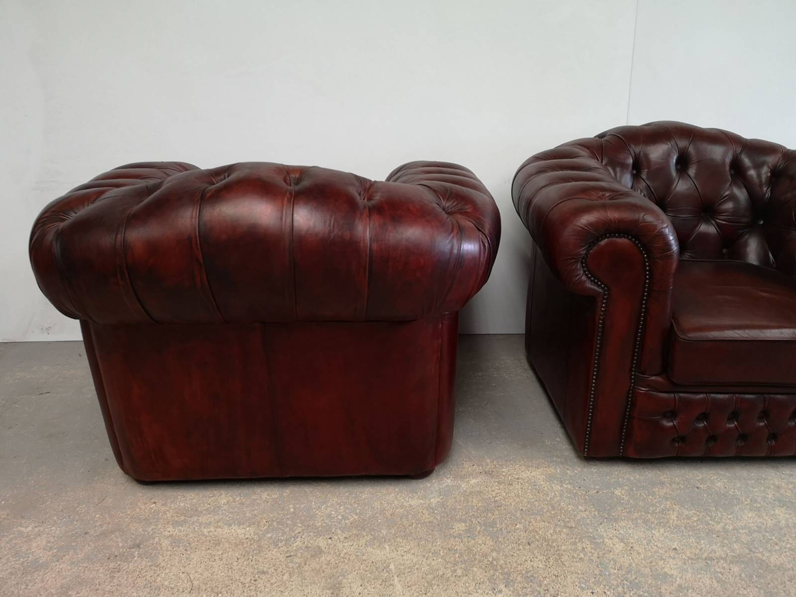 trouver fauteuyils chesterfield cuir bordeaux style décoration loft proche Lyon