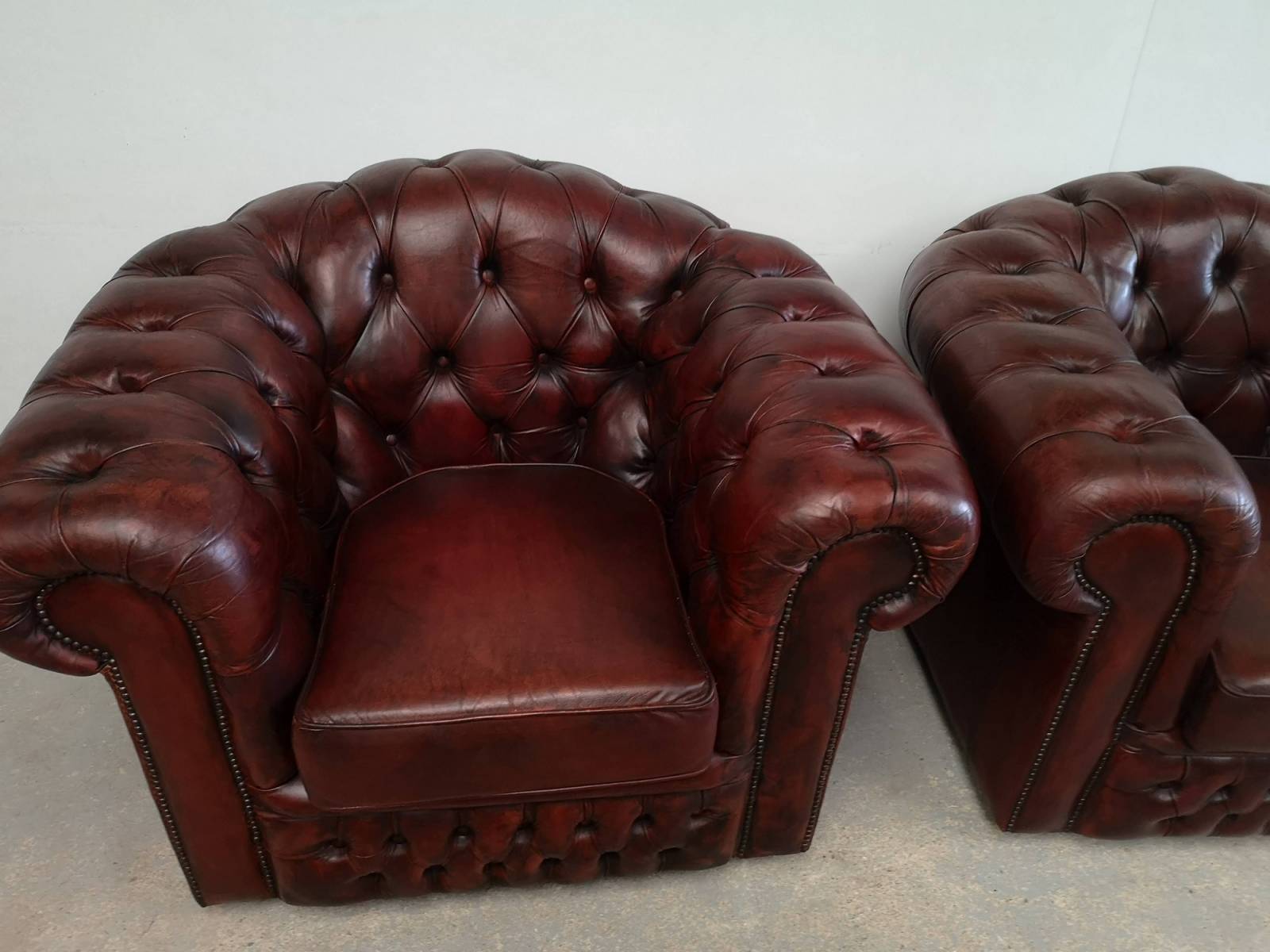 commander fauteuils chesterfield cuir bordeaux style décoration pubs anglais proche Lyon