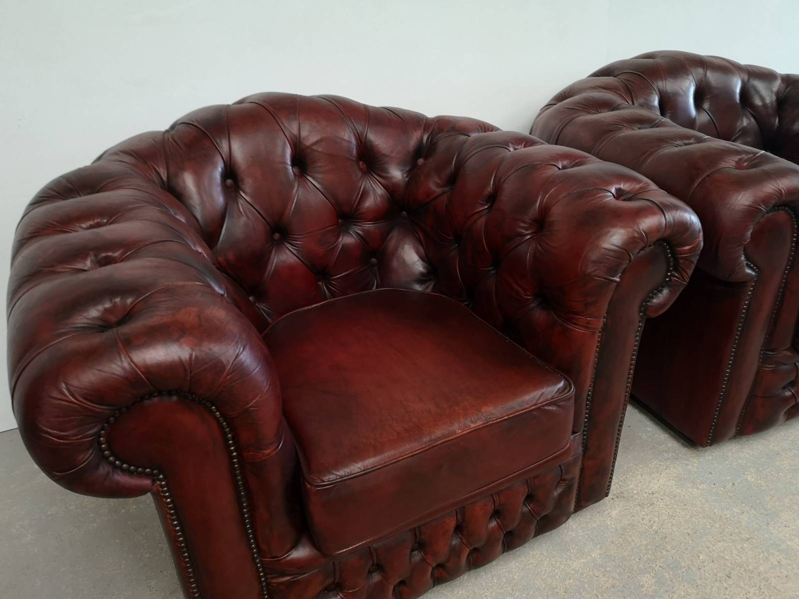 vends fauteuils chesterfield cuir bordeaux style décoration industrielle proche Lyon