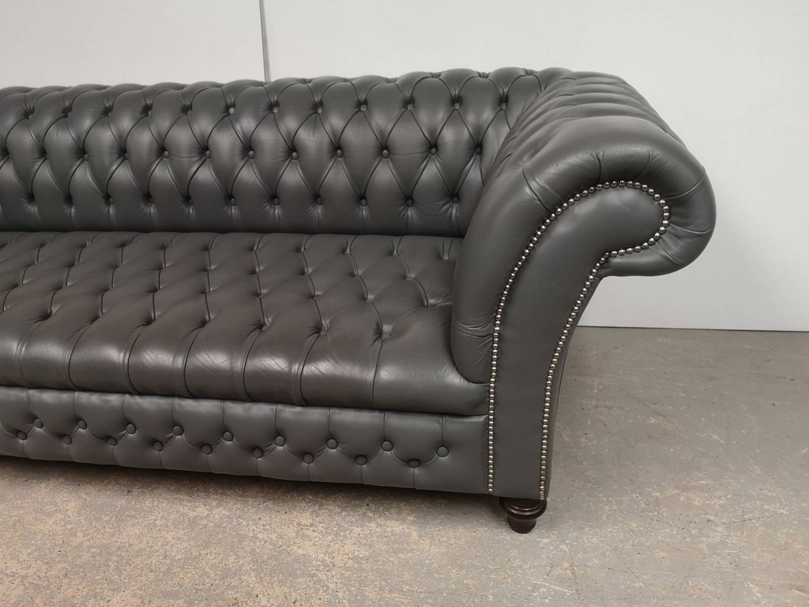 commander canapé chesterfield cuir gris style décoration loft proche Lille