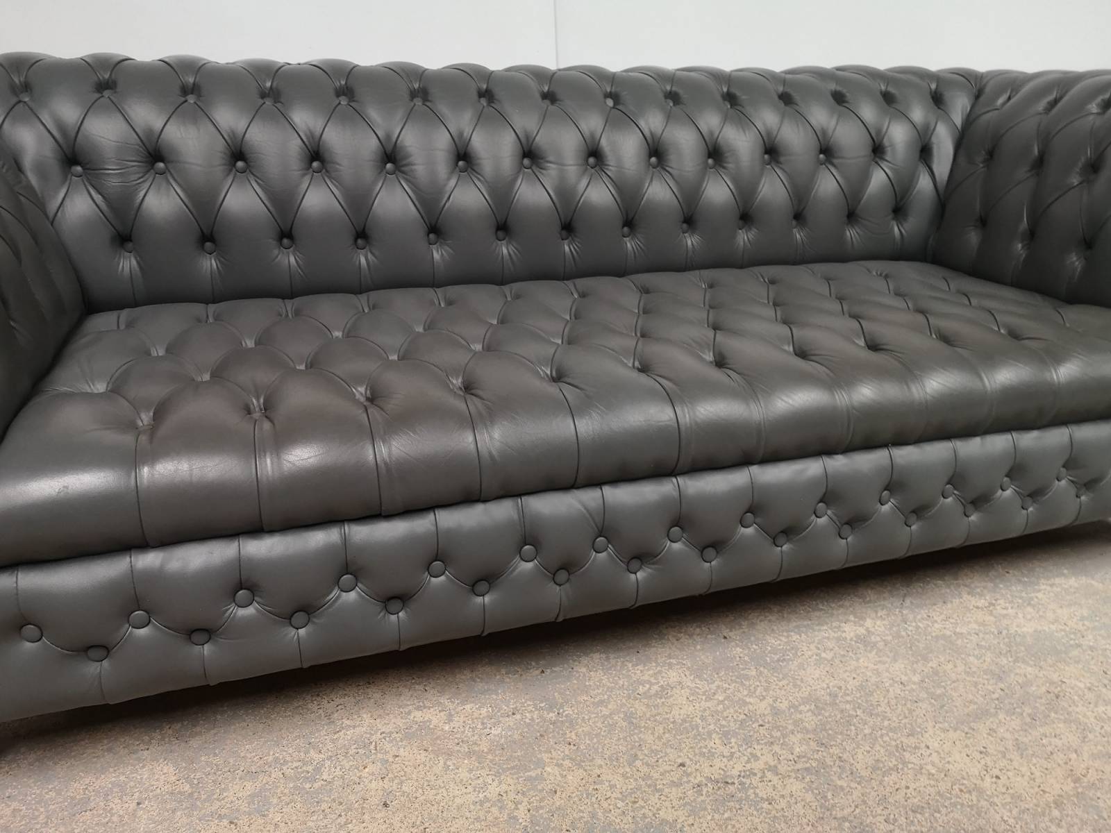vends canapé chesterfield cuir gris deuxième main proche Lille