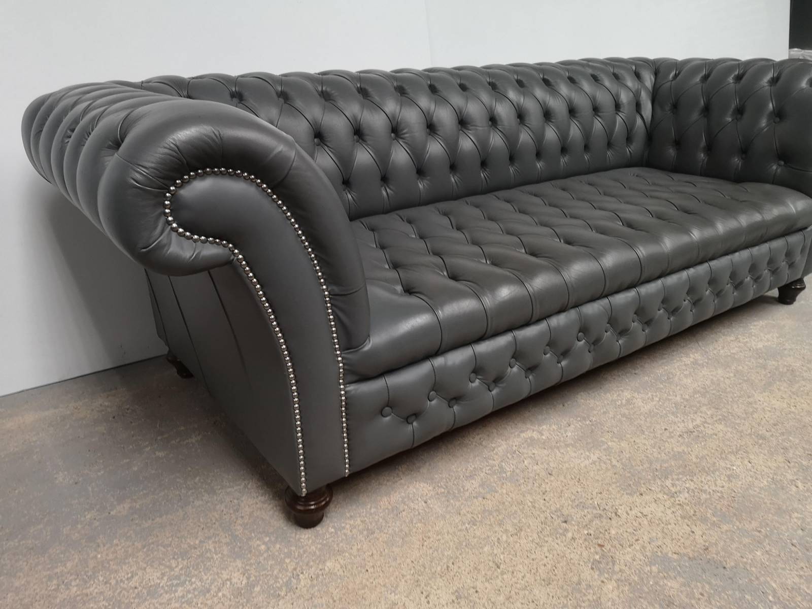 commander en ligne canapé chesterfield cuir gris trois places véritable chesterfield proche Lille