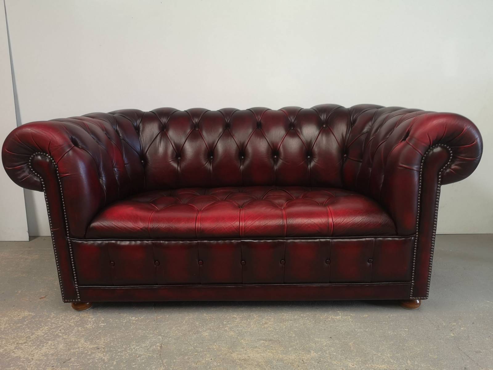 commander en ligne canapé chesterfield cuir bordeaux deux places import direct Angleterre proche Strasbourg