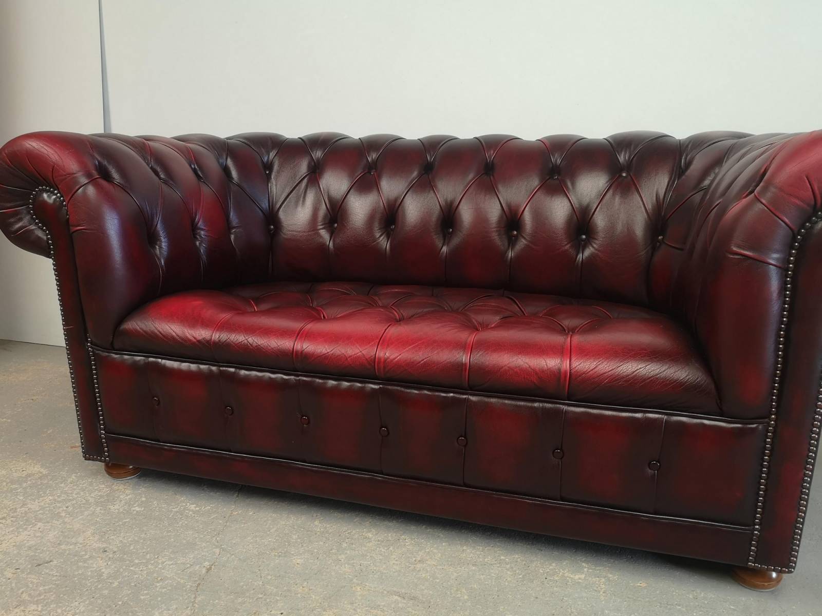 a acheter canapé chesterfield cuir bordeaux deux places occasion proche Strasbourg