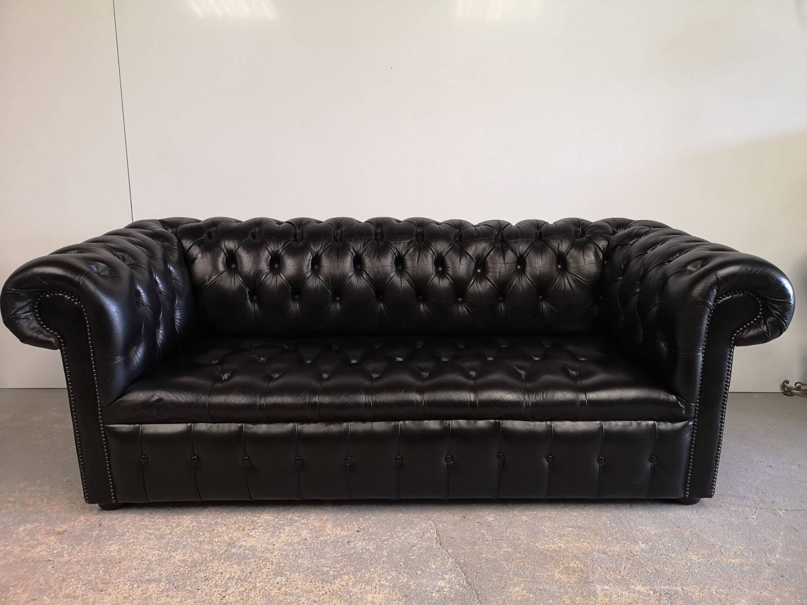 acheter canapé chesterfield cuir noir trois places vintage proche Rennes