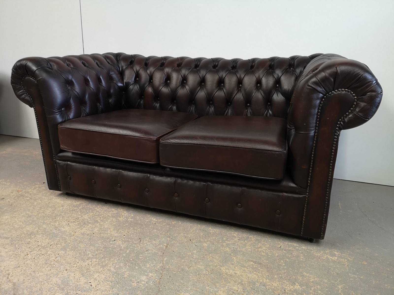 commander canapé chesterfield cuir marron deux places deuxième main proche Paris