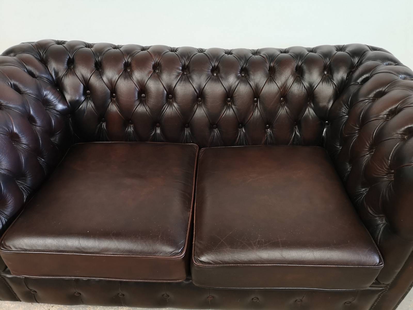 commander en ligne canapé chesterfield cuir marron deux places style décoration loft proche Paris