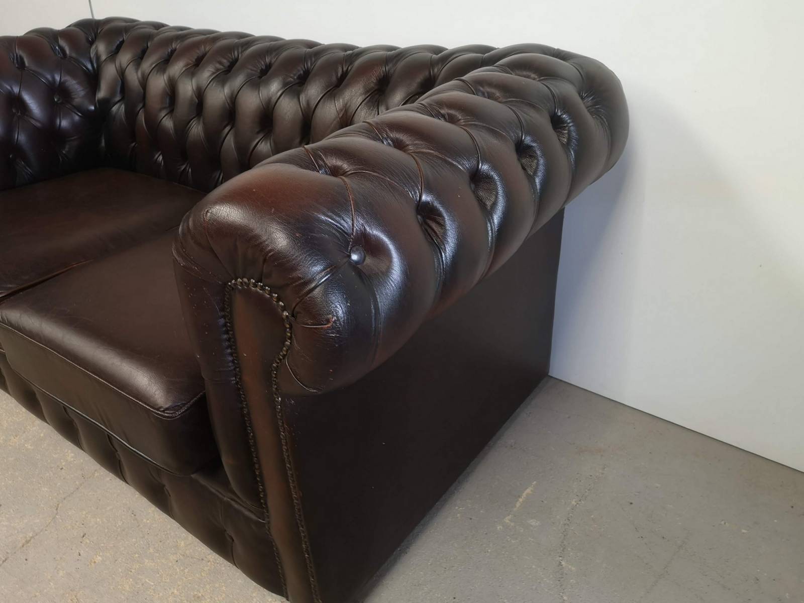 achat canapé chesterfield cuir marron deux places ancien proche Paris