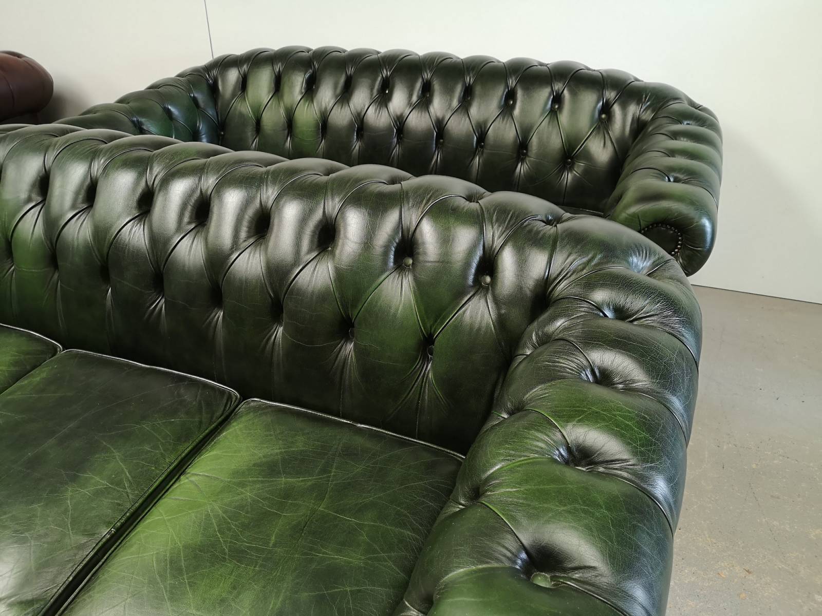 acheter en ligne paire de canapés chesterfield cuir vert trois places authentiques proche Bayonne