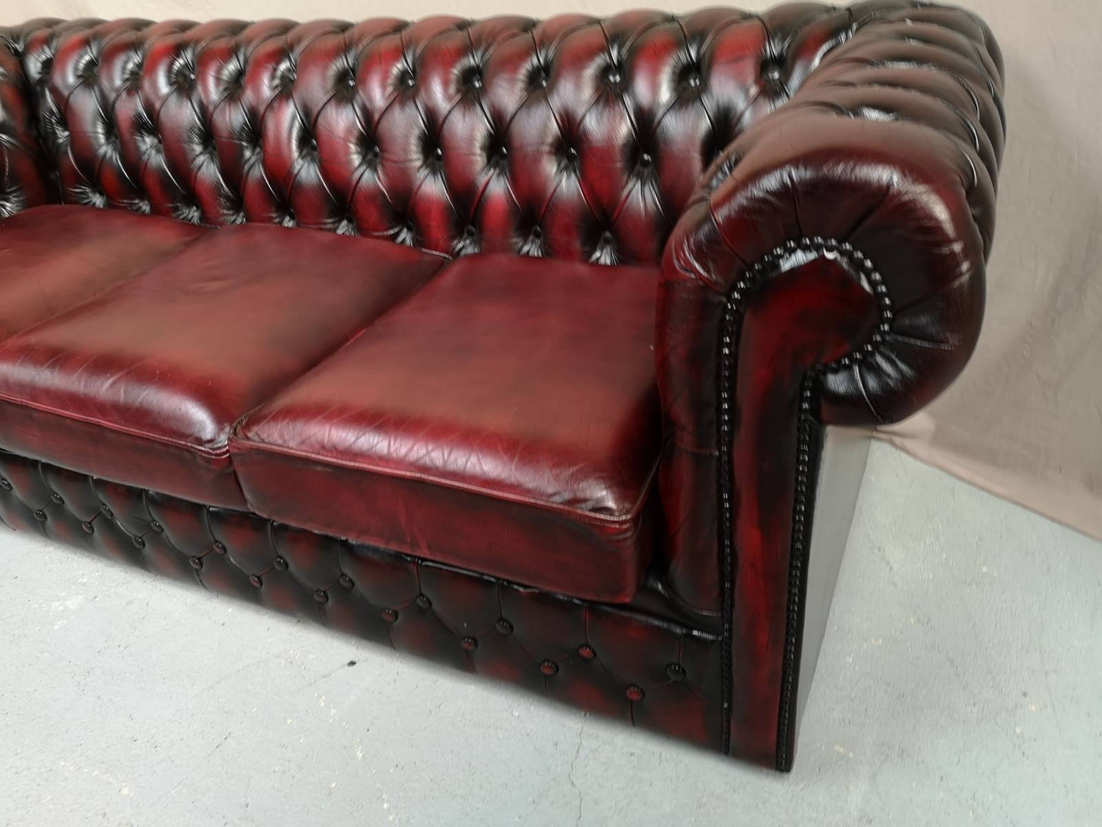 trouver canapé chesterfield cuir bordeaux à Paris