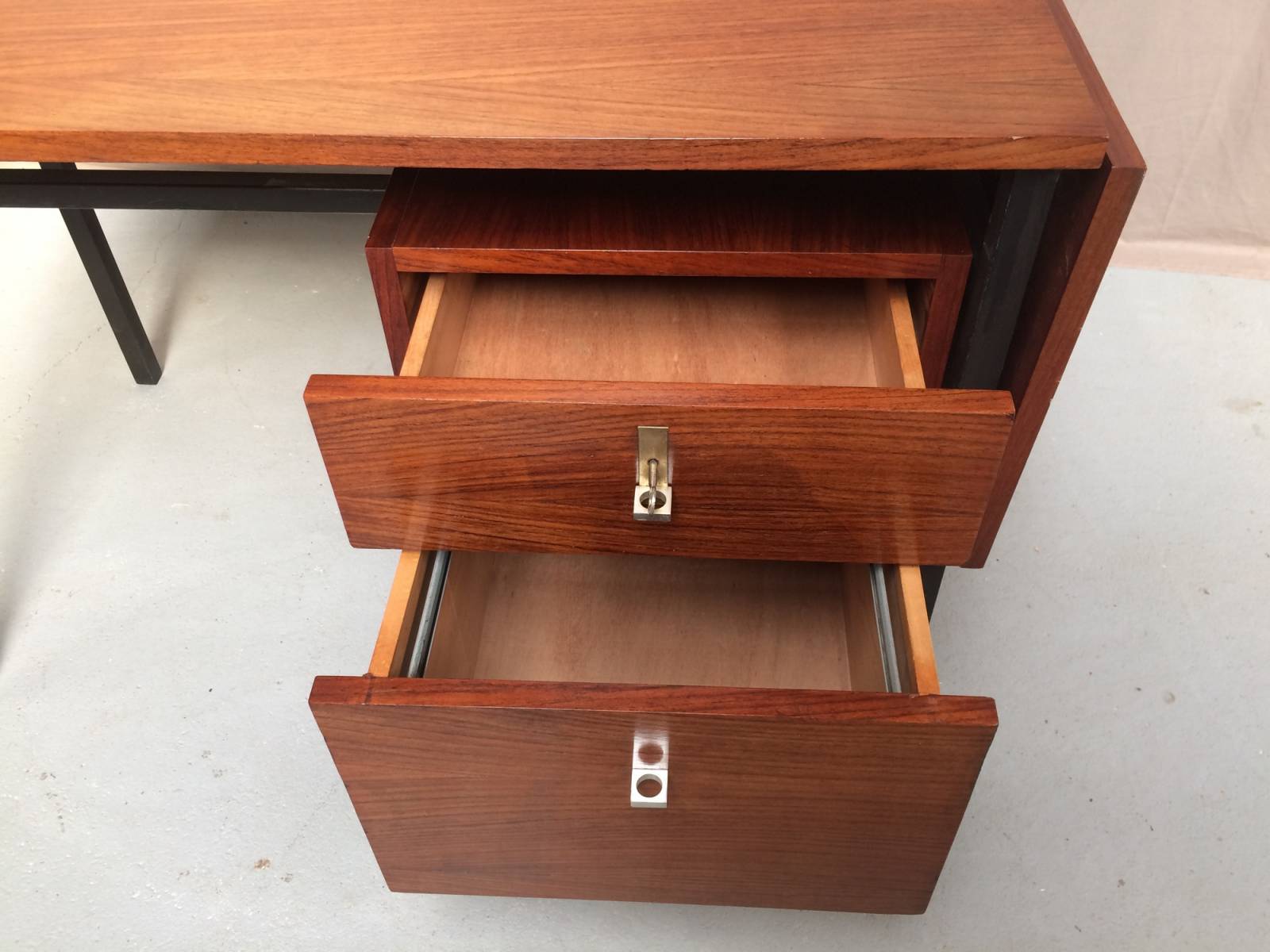 vends bureau design pas cher style design à Bordeaux