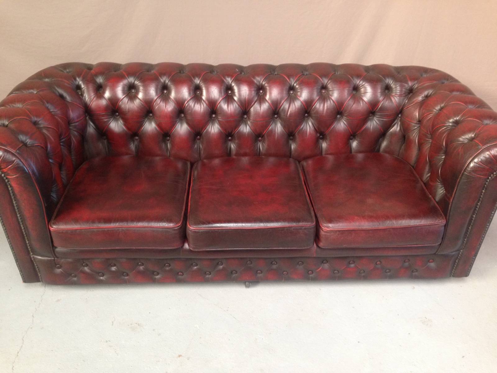 acheter paire canapés chesterfield cuir bordeaux à Rennes