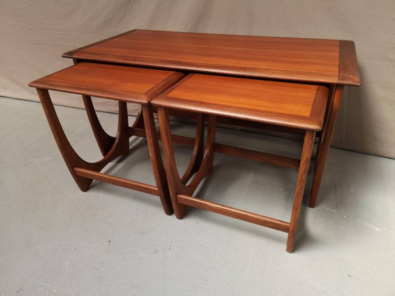 a vendre tables gigognes vintage à Paris