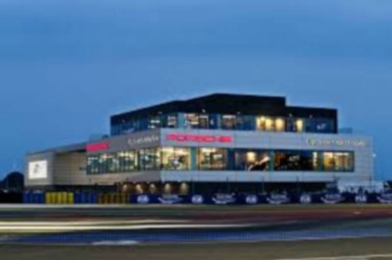 Porsche expérience center Le Mans