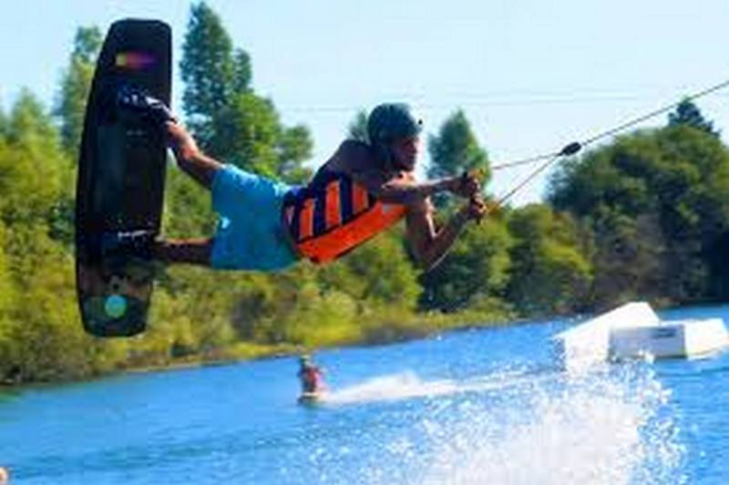 pratiquer le wake board