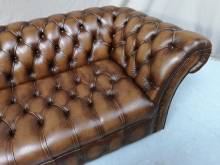 vente canapé chesterfield cuir marron trois places style vintage à Paris
