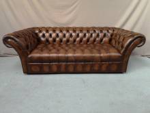 acheter canapé chesterfield cuir marron trois places occasion à Paris