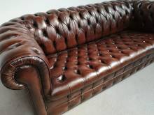 vends canapé chesterfield cuir marron ancien style anglais à Montpellier