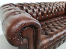 vends canapé chesterfield cuir marron trois places style ancien à Cannes