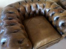 achat fauteuils chesterfield cuir marron pas cher style vintage à Paris
