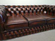 trouver canapé chesterfield cuir marron trois places authentique style vintage à Paris