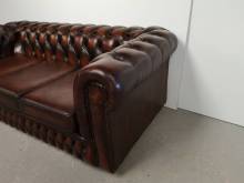 achat canapé chesterfield cuir marron trois places style anglais vintage à Paris