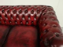 trouver canapé chesterfield cuir bordeaux style rétro anglais à Lyon