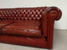 se faire livrer canapé chesterfield cuir rouge ancien style vintage à Bordeaux