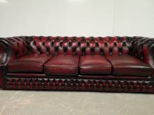 trouver canapé chesterfield cuir bordeaux quatre places style rétro vintage anglais à Paris