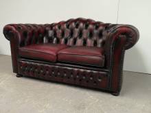 se faire livrer canapé chesterfield cuir bordeaux deux places ancien style anglais à Brest