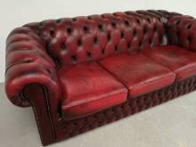se faire livrer canapé chesterfield cuir trois places véritable anglais à Marseille 