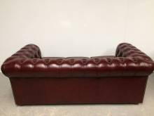 a vendre canapé chesterfield cuir bordeaux antique trois places style anglais vintage à Lyon