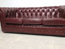 achat canapé chesterfield cuir bordeaux trois places style déco loft à Lyon