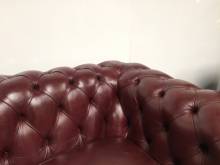 se faire livrer canapé chesterfield cuir bordeaux trois places haut de gamme à Lyon