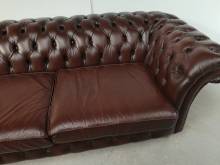 commander en ligne canapé chesterfield cuir marron trois places style pubs anglais à Paris 