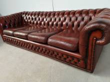 se faire livrer canapé chesterfield cuir marron quatre places import direct Angleterre à Paris